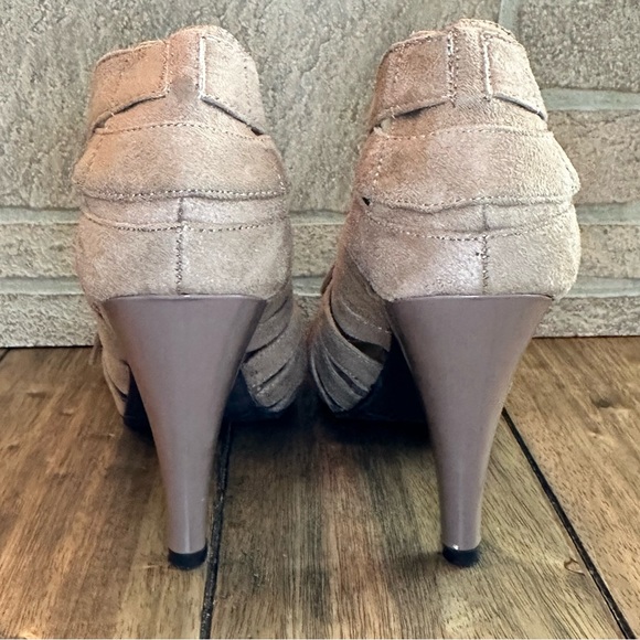 Like NEW Elle Sienna Lace Up Taupe Tan Suede Peep Toe High Heel Shoe / Size 7.5 - Picture 4 of 11